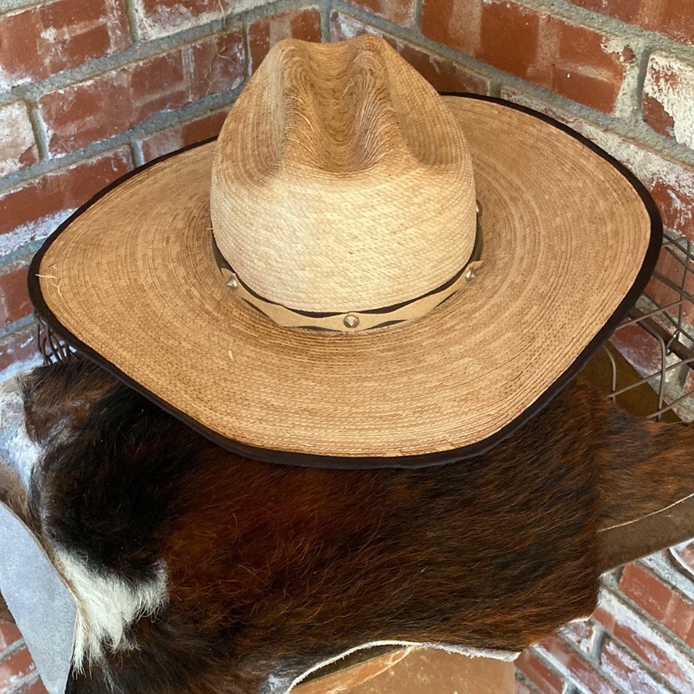 Wester style hat look like Cody James